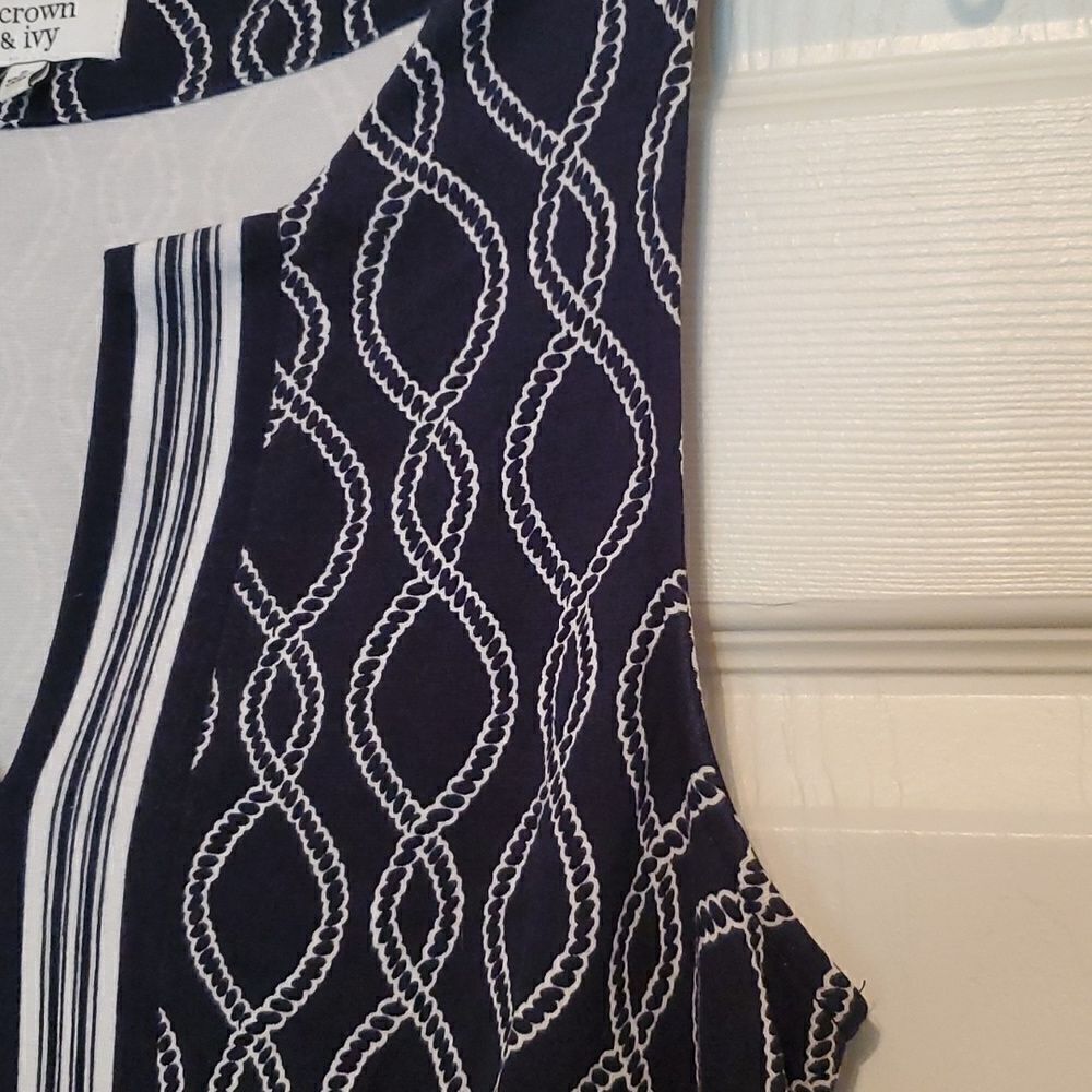 Crown & Ivy Women's Sleeveless Split Neck Printed Top Size Small - Picture 5 of 8